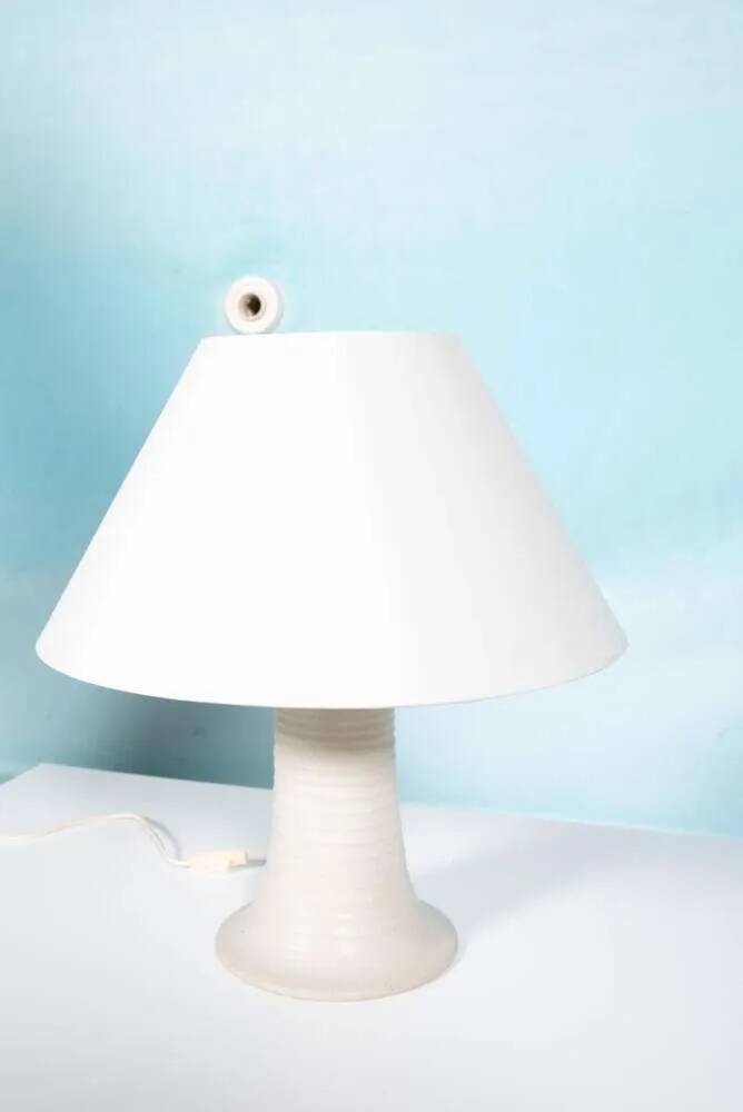Bohemian table lamp from the 60s/70s, with textured natural tones.