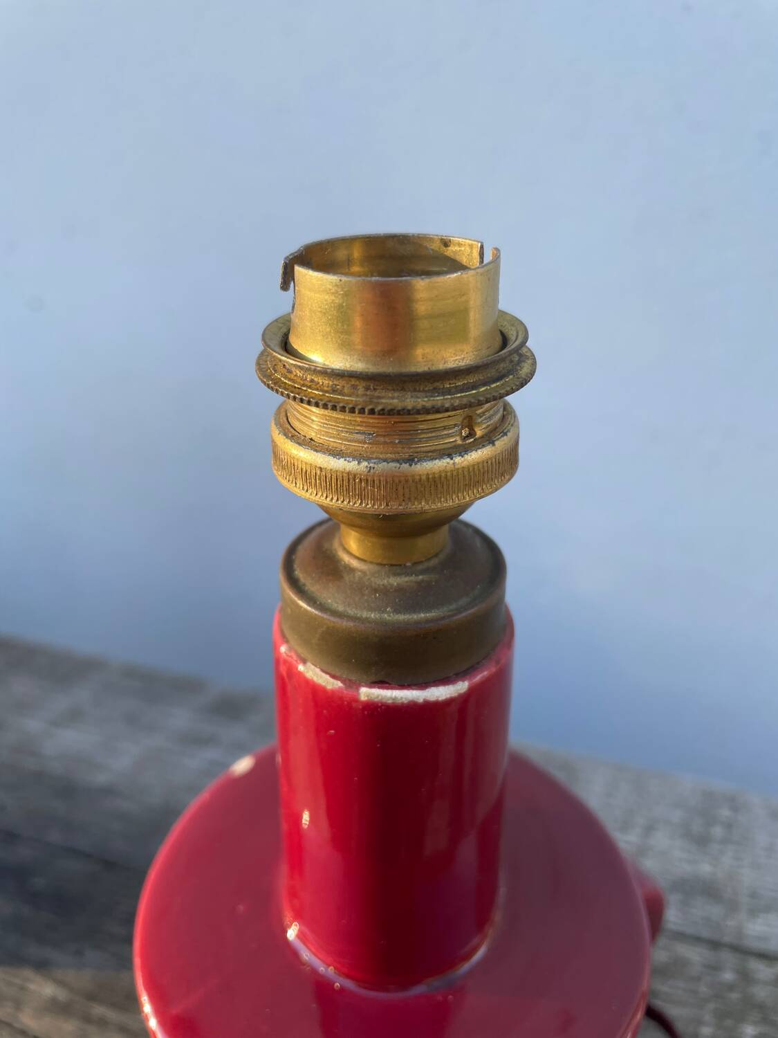 Burgundy ceramic lamp