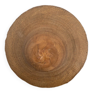 Chapeau asiatique ancien de décoration.