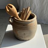 Large stoneware pot with ribbed handle H16