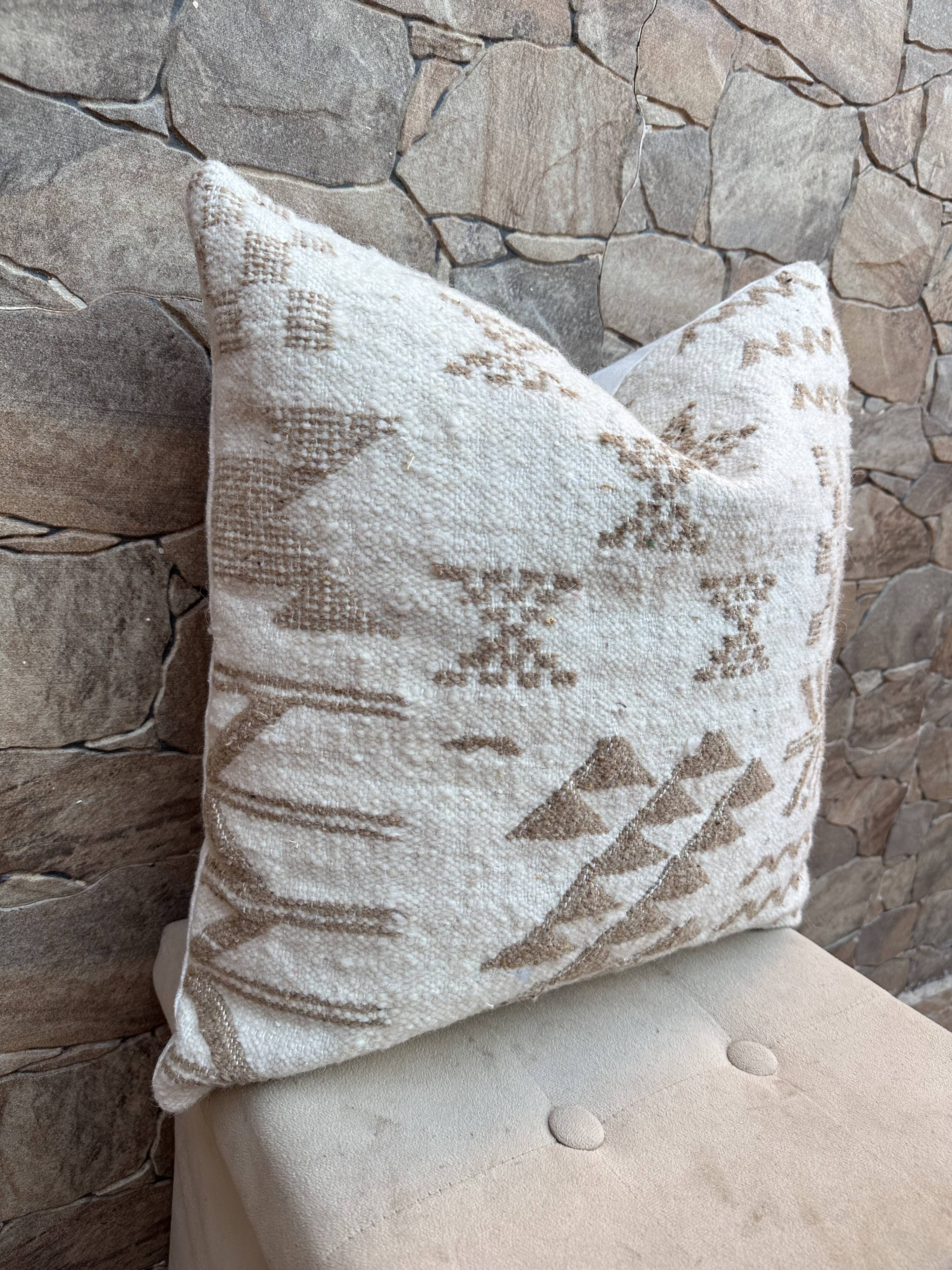 Handmade Berber wool cushion: Moroccan Kilim cushion (45x45cm)