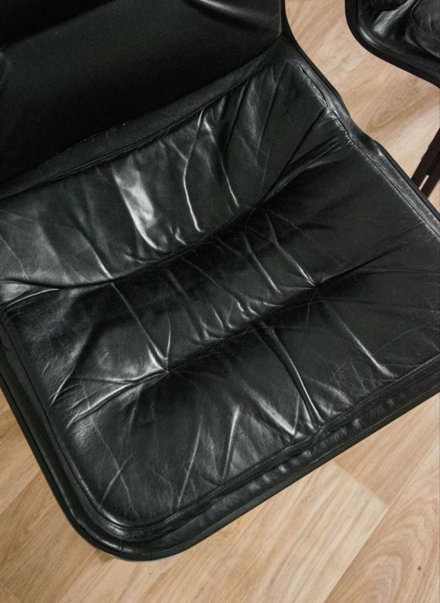 Paire de chaises cuir