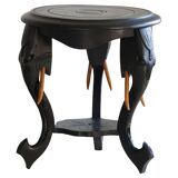 Side table in hardwood ebony with three elephant head-shaped legs, Eastern India, 1920s.
