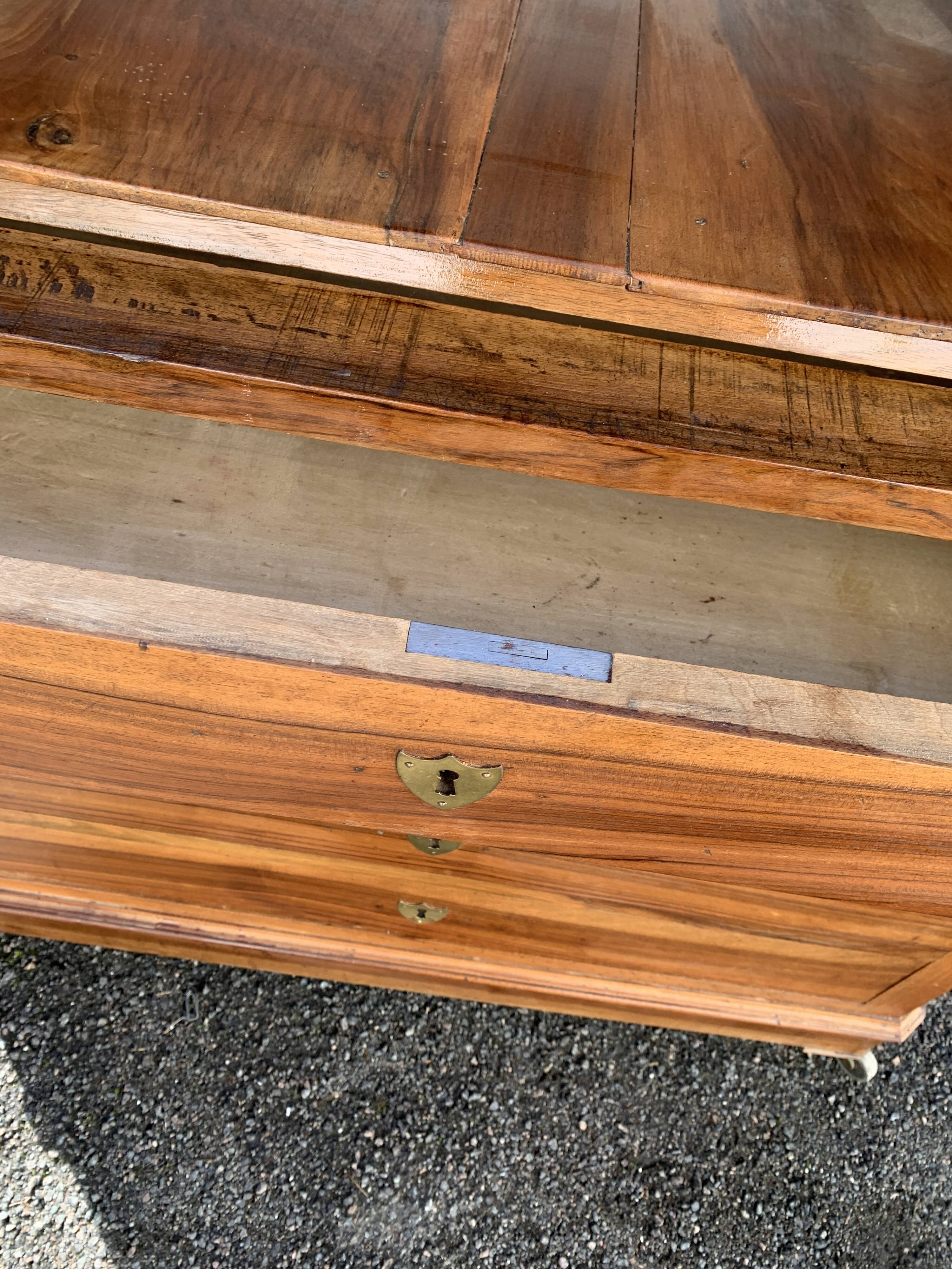 Beautiful 4-drawer chest of drawers