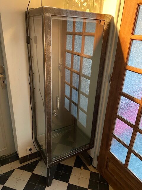 Vintage 50s medical industrial display case