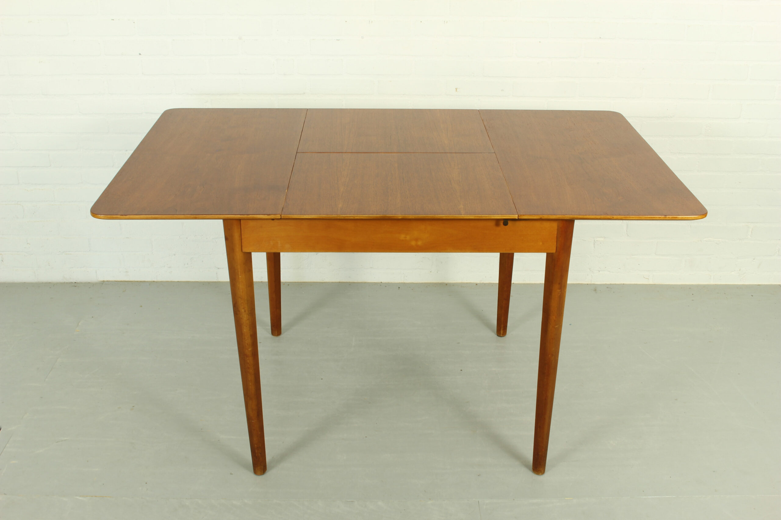 1958 Pastoe drop-leaf table – Dutch design classic