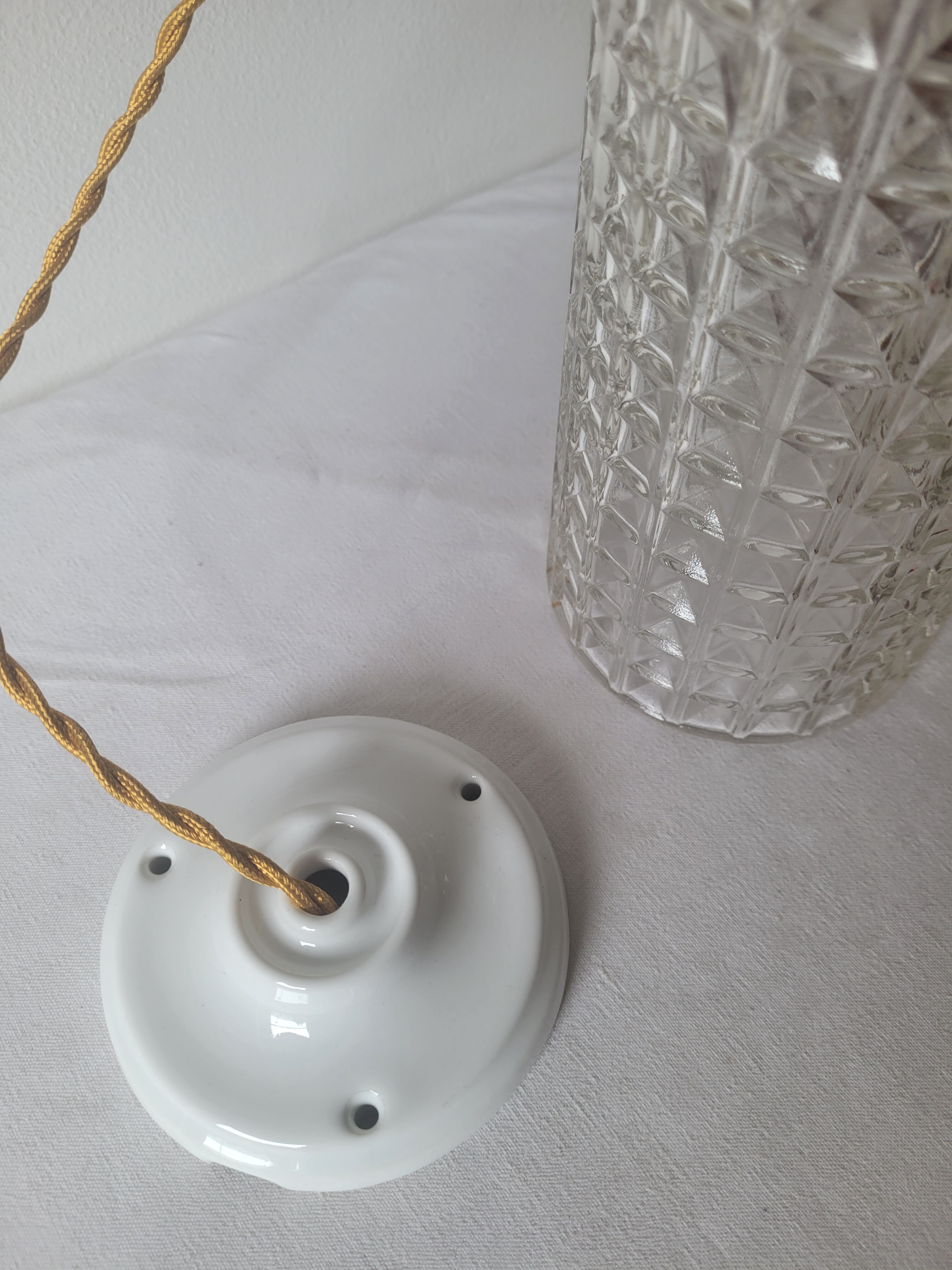 Moulded glass suspension
