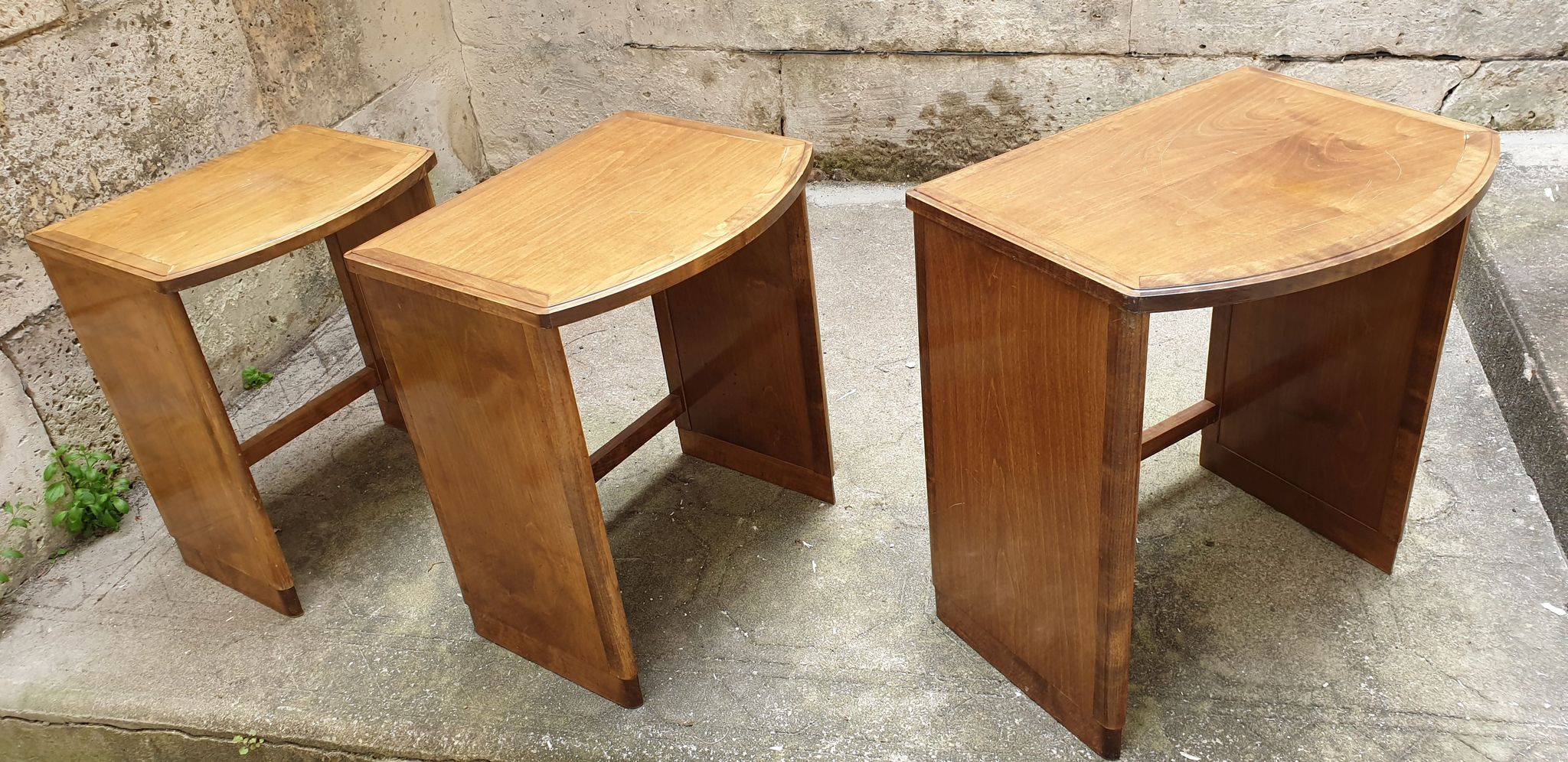 Tables gigognes en bois clair