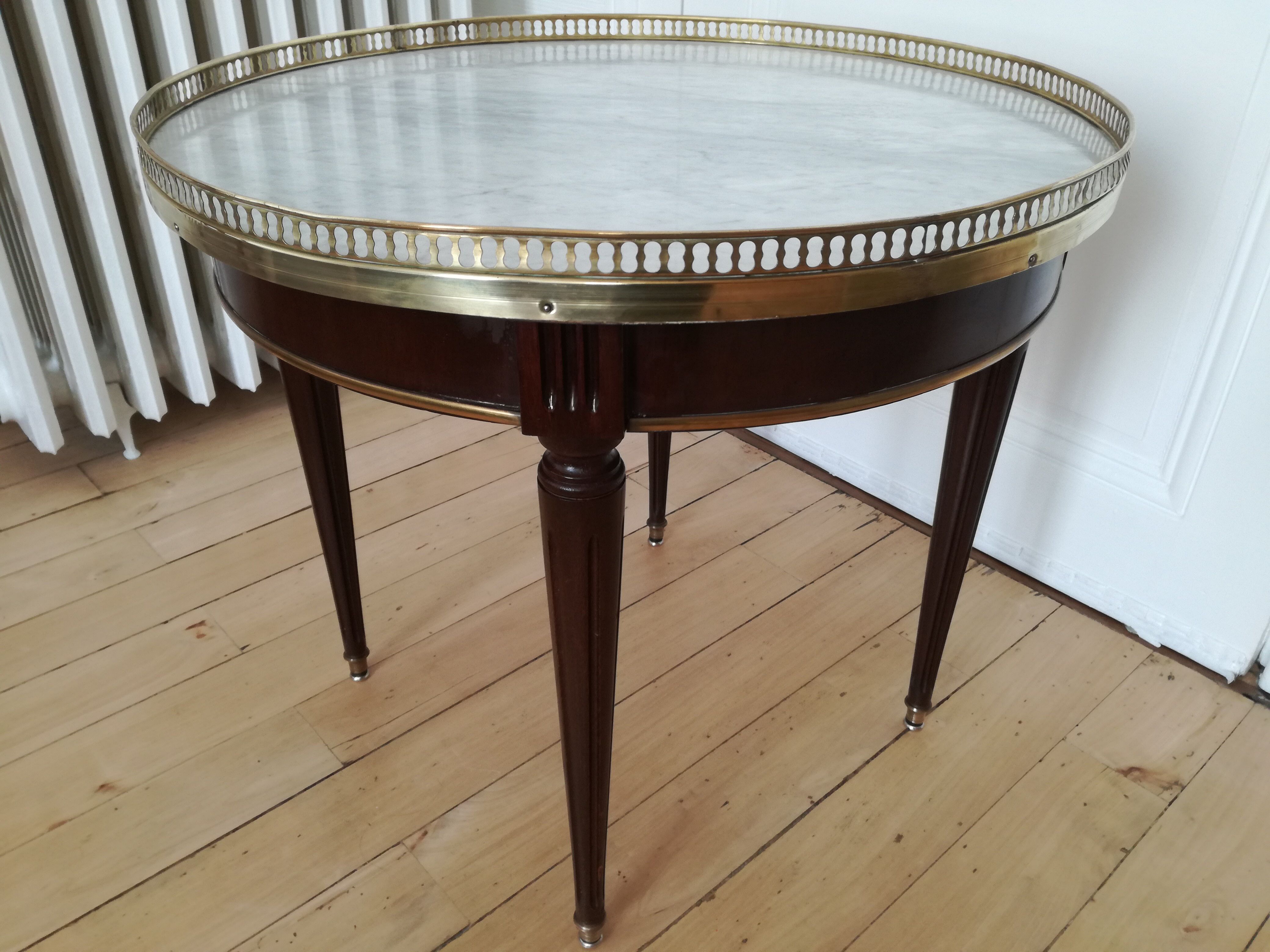 Louis XVI-style hot water table
