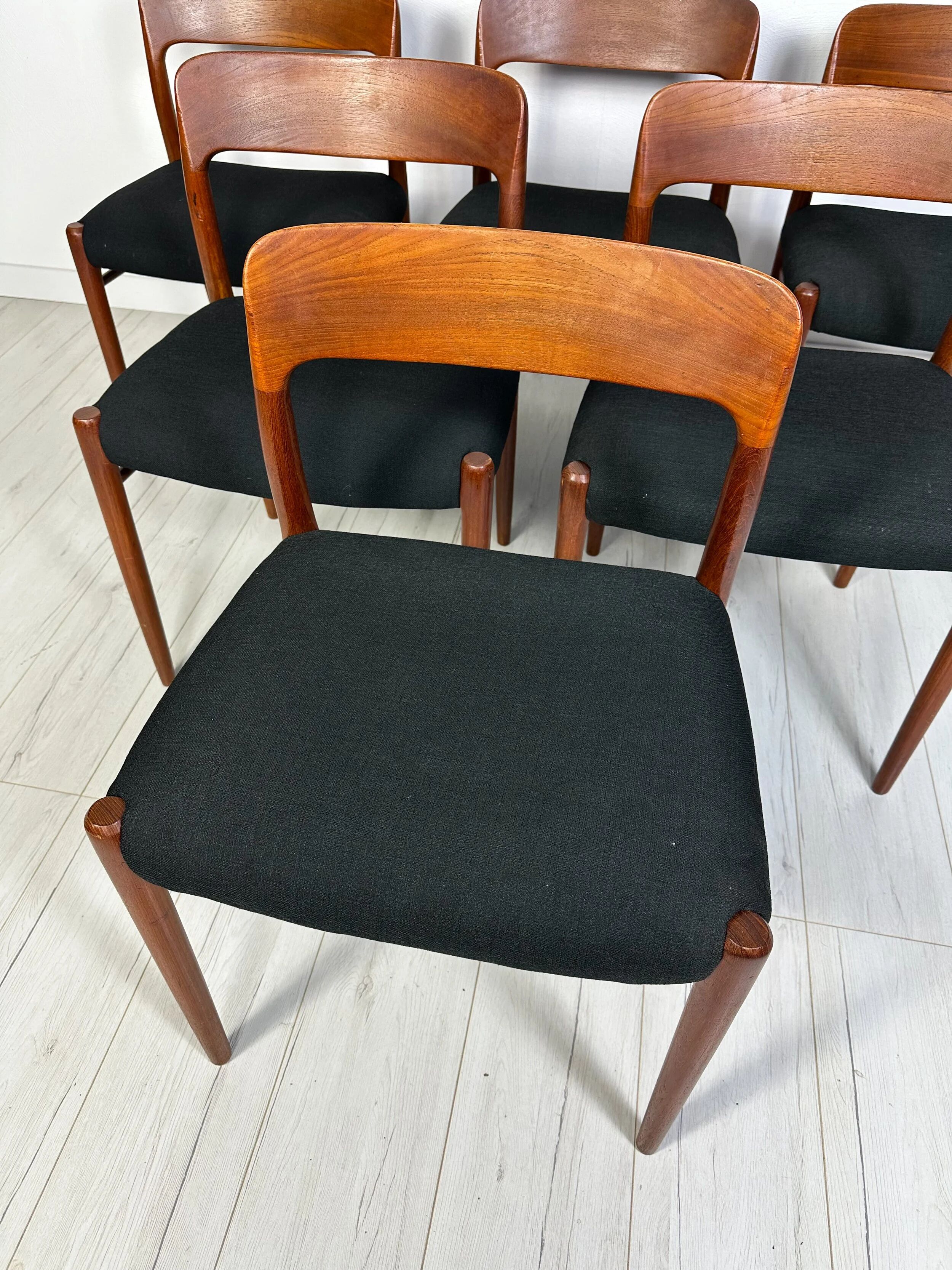Ensemble de 6 chaises de salle à manger vintage en teck danois Niels O. Møller des années 1950, modèle n° 75.