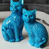 Pair of Chinese cats in turquoise blue enameled porcelain. Heights 20 & 17 cm