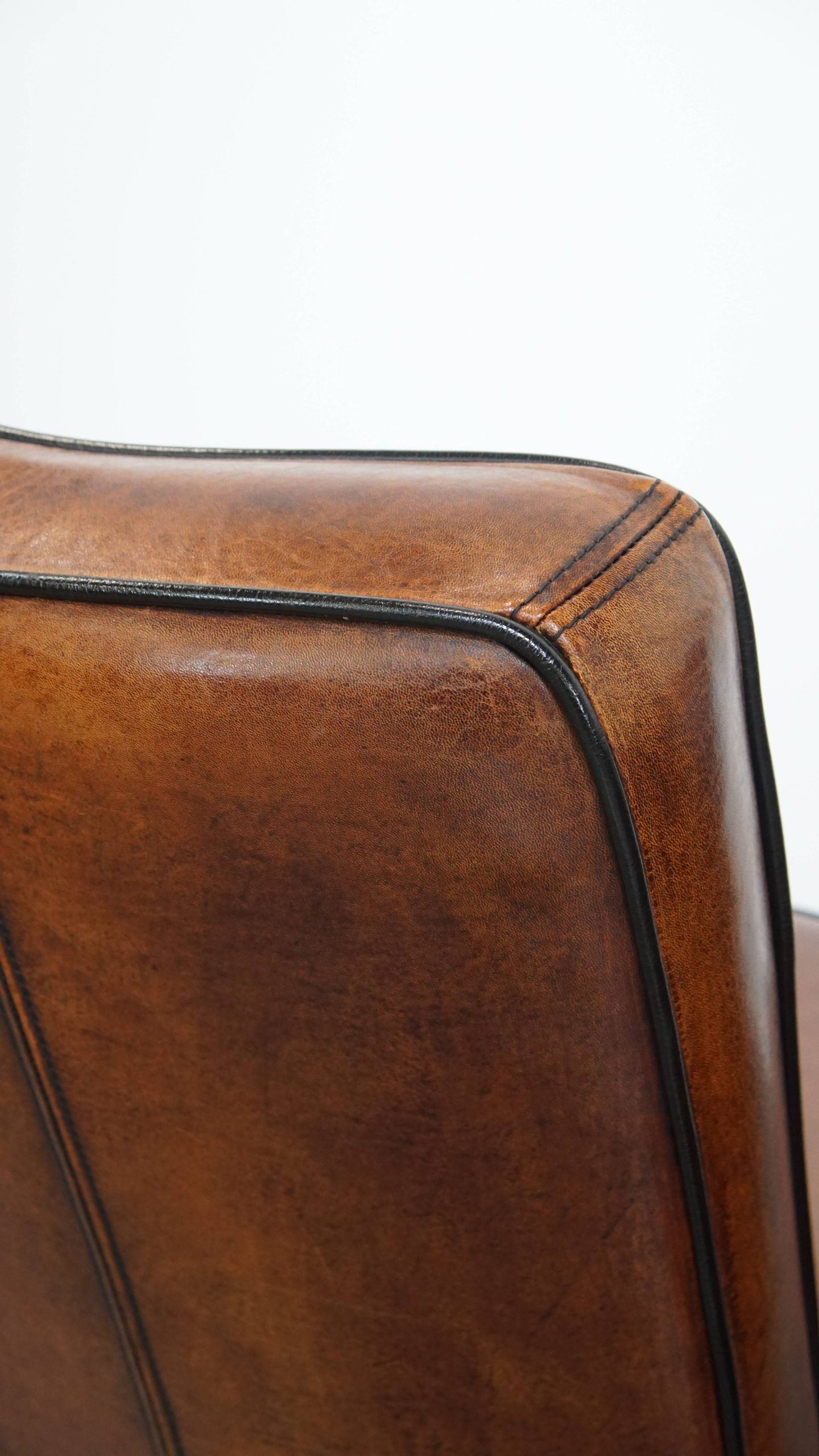 Luxury set of 4 comfortable dining chairs made of sheepskin leather