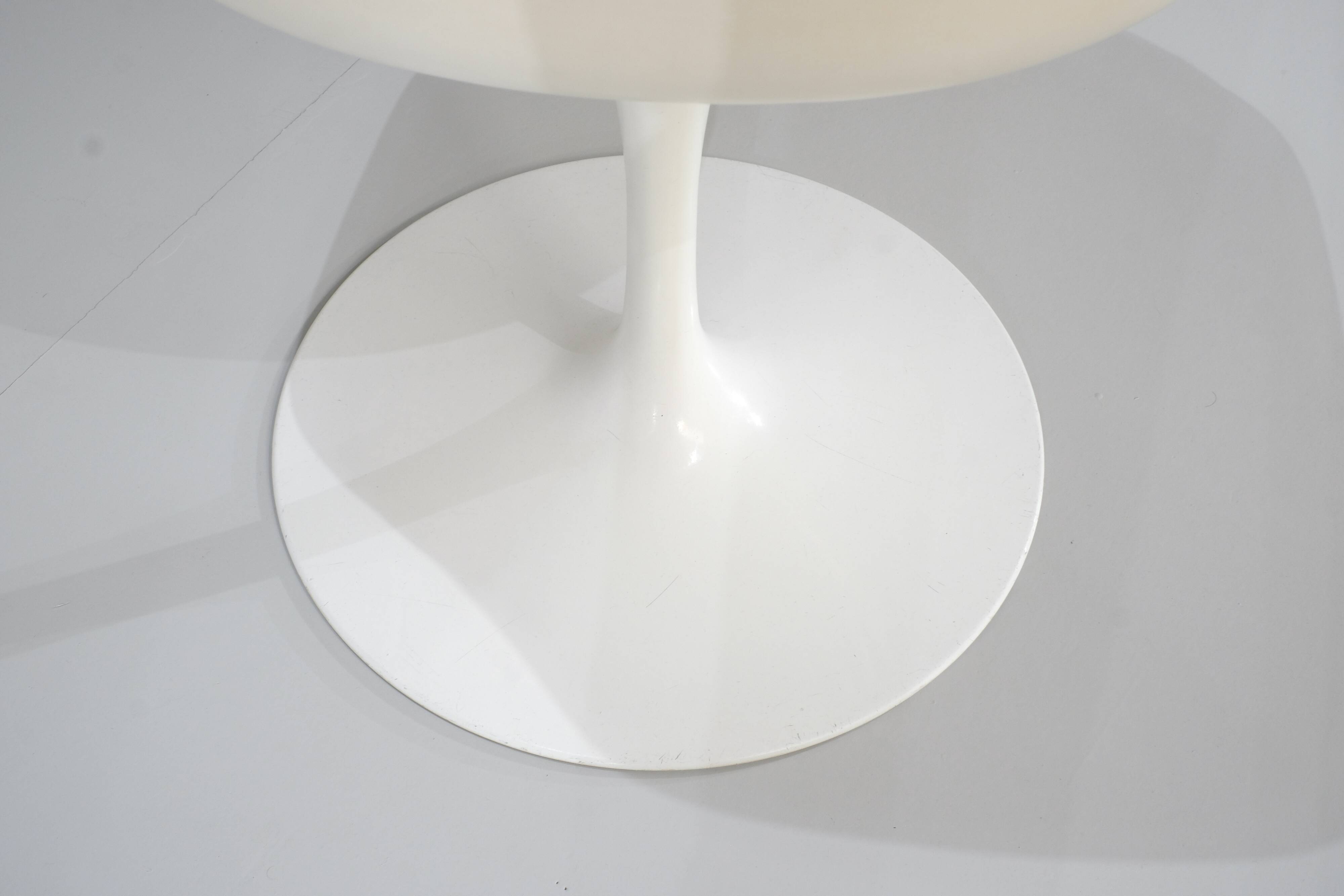 Set of "Tulip" chairs designed by Eero Saarinen for Knoll International.