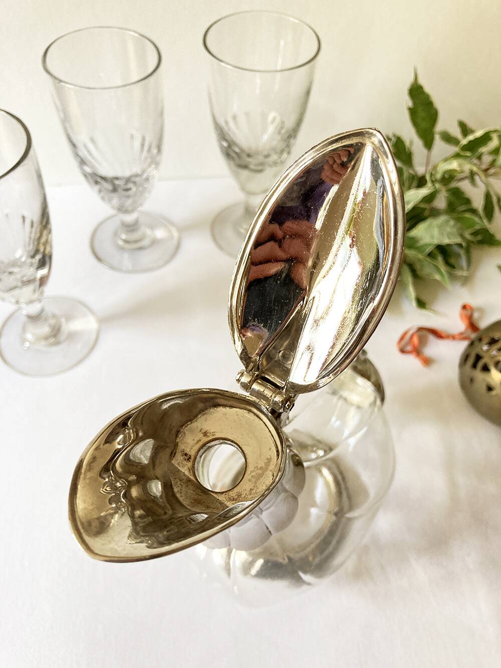 Ewer, decanter in silver-plated metal and glass