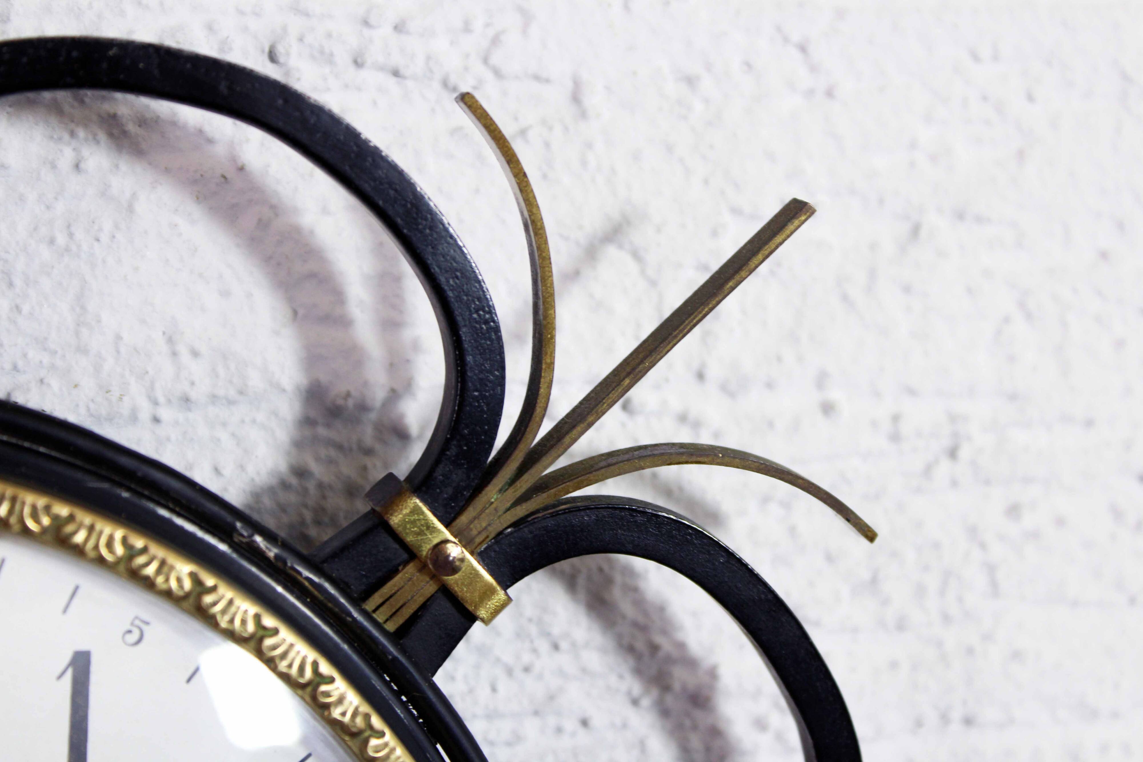 Vintage Featured Clock
