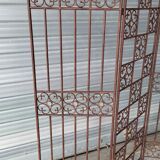 Screen partition wall made of glass and wrought iron