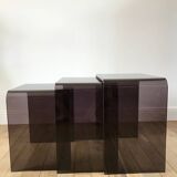 Ensemble de 3 tables basses gigognes en plexi fumé / violet années 70