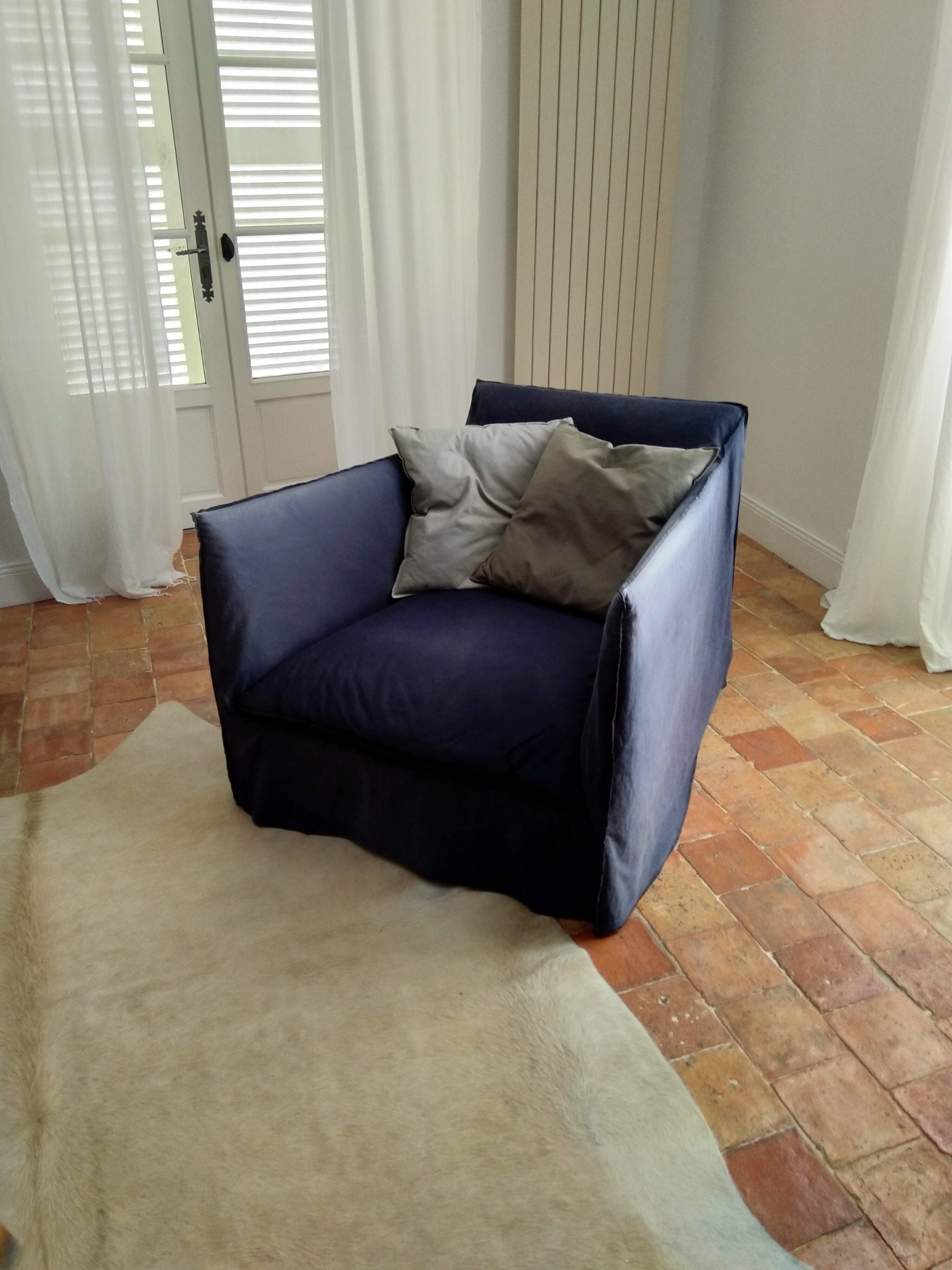 Ghost armchair 01 paola navone