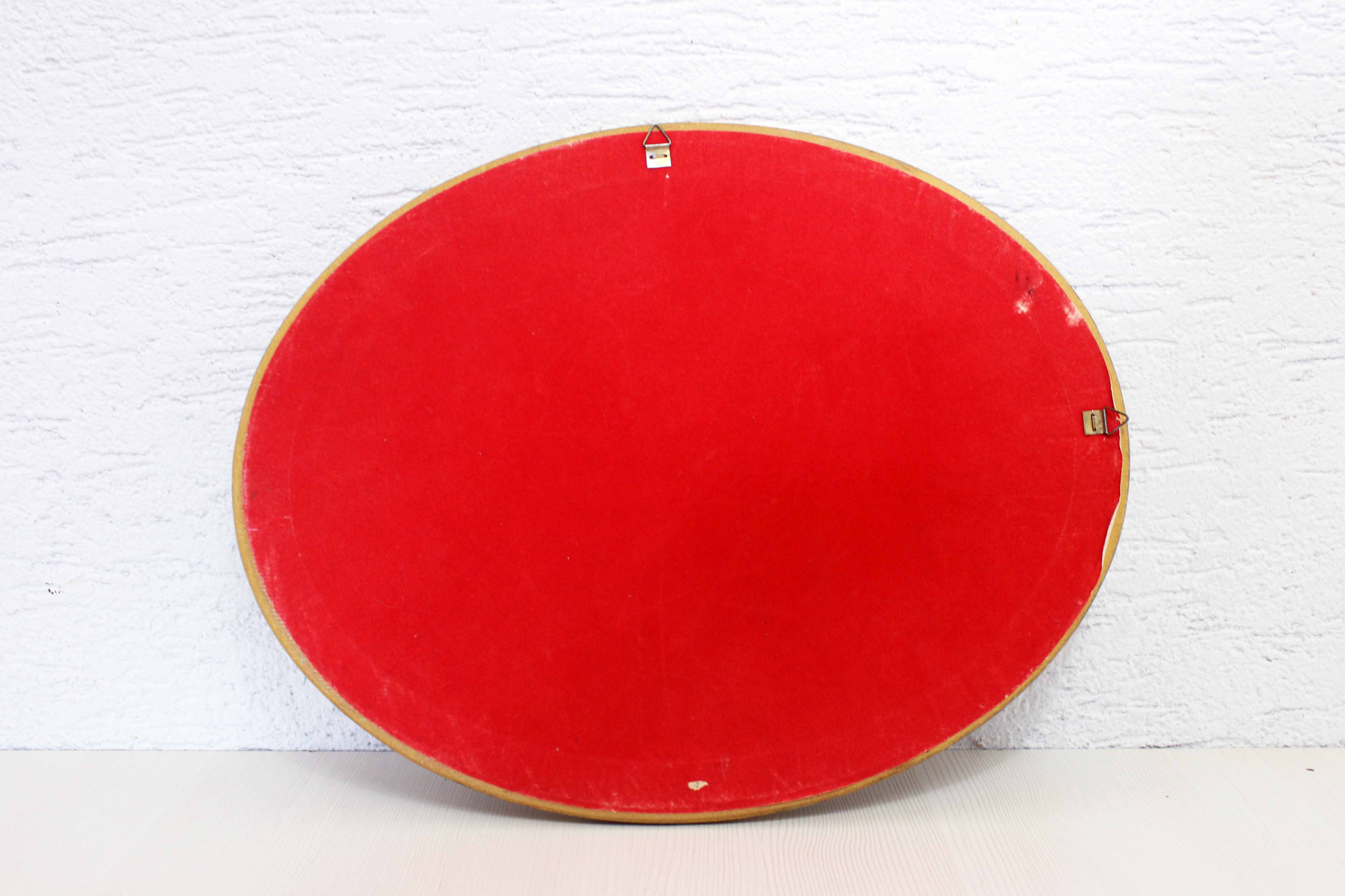 Golden oval mirror with leaf