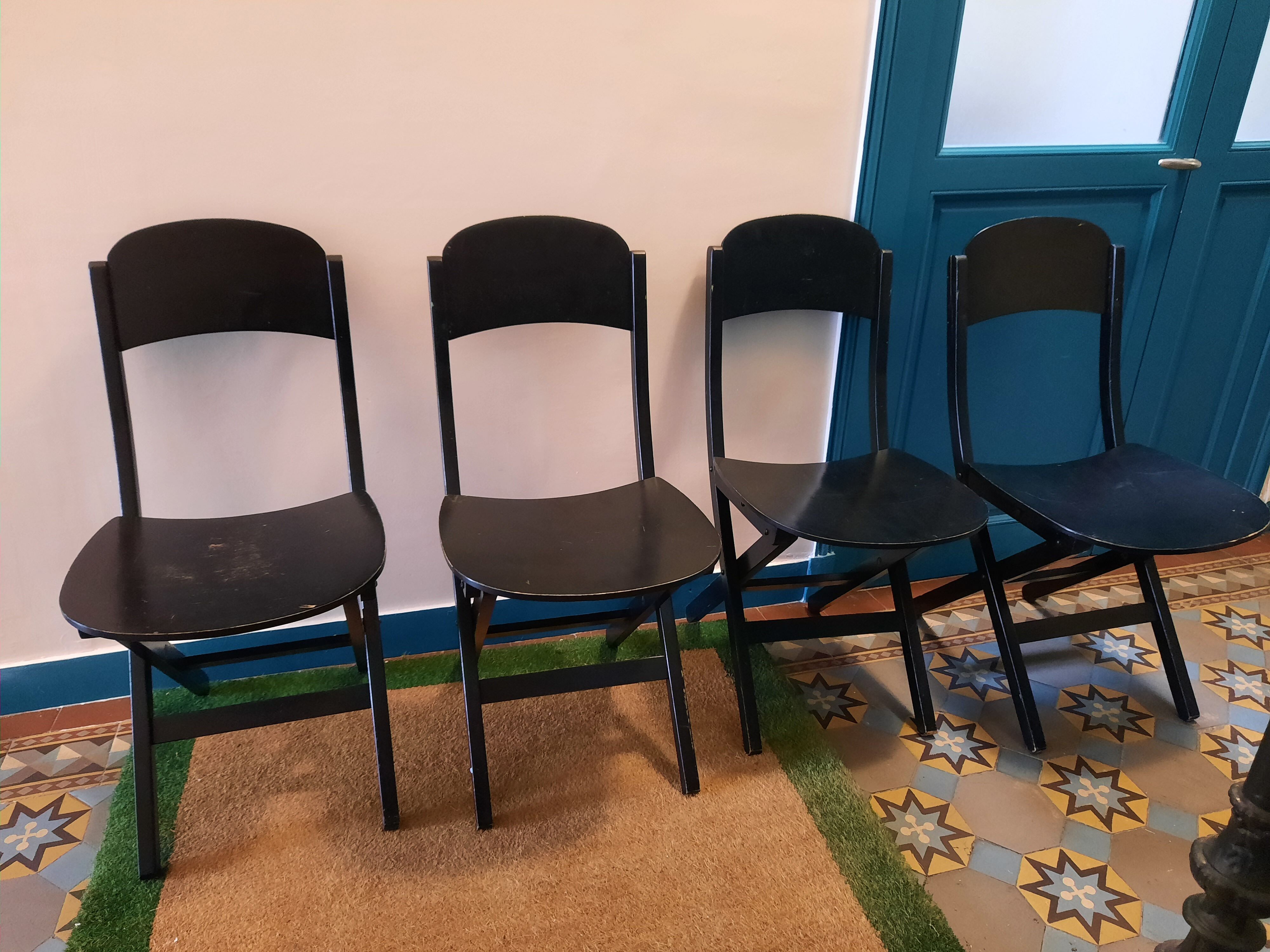 4 folding chairs