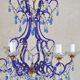 lustre bleu, fait de perles.