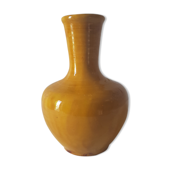 Vase en céramique ocre