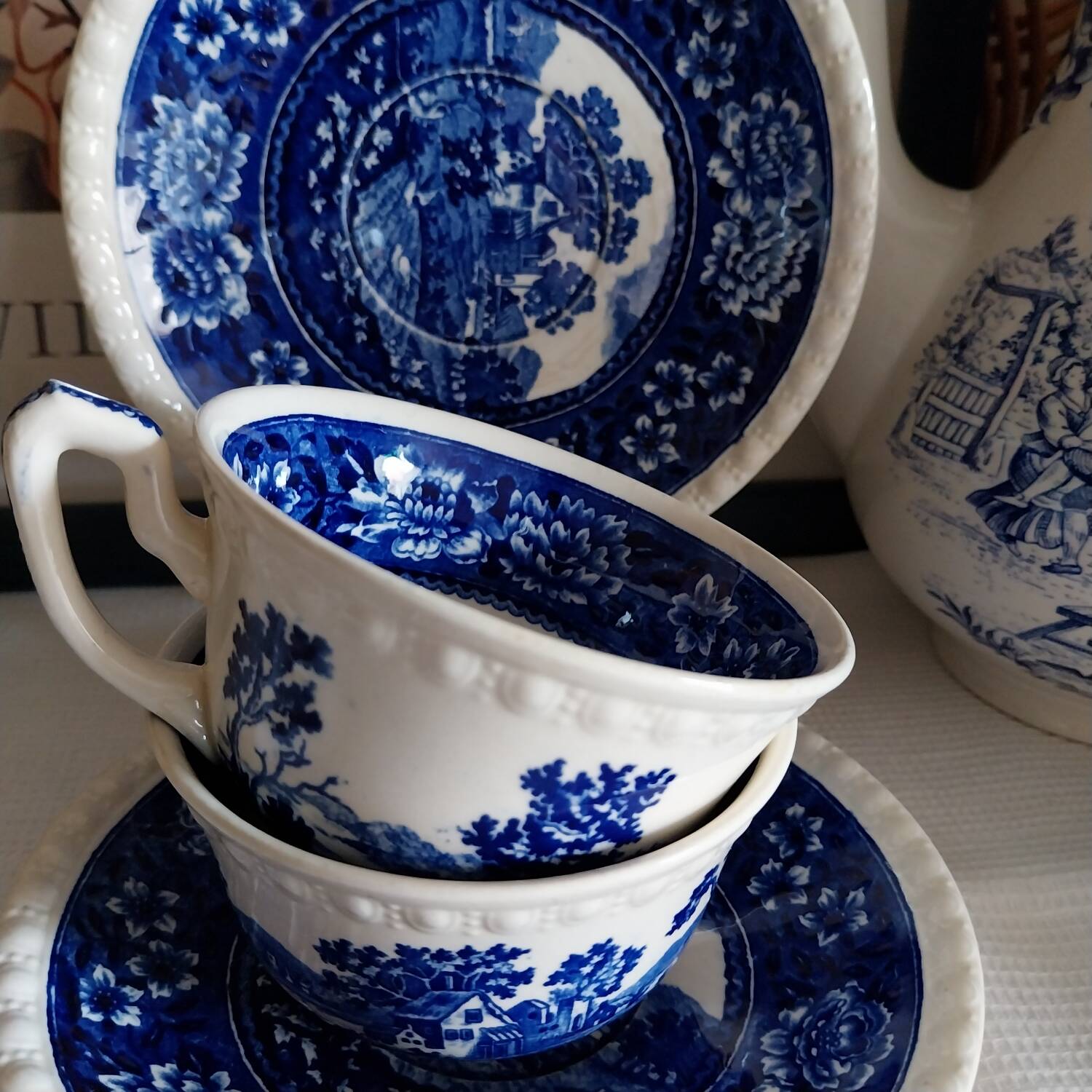 Cups and saucers Villeroy & Boch model Rusticana