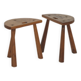2 tabourets tripodes demi-lune en bois massif vintage Circa 1950
