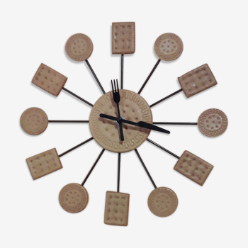 Horloge vintage à cadran "biscuits et couverts"