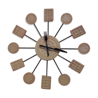 Vintage clock with dial "biscuits and cutlery"