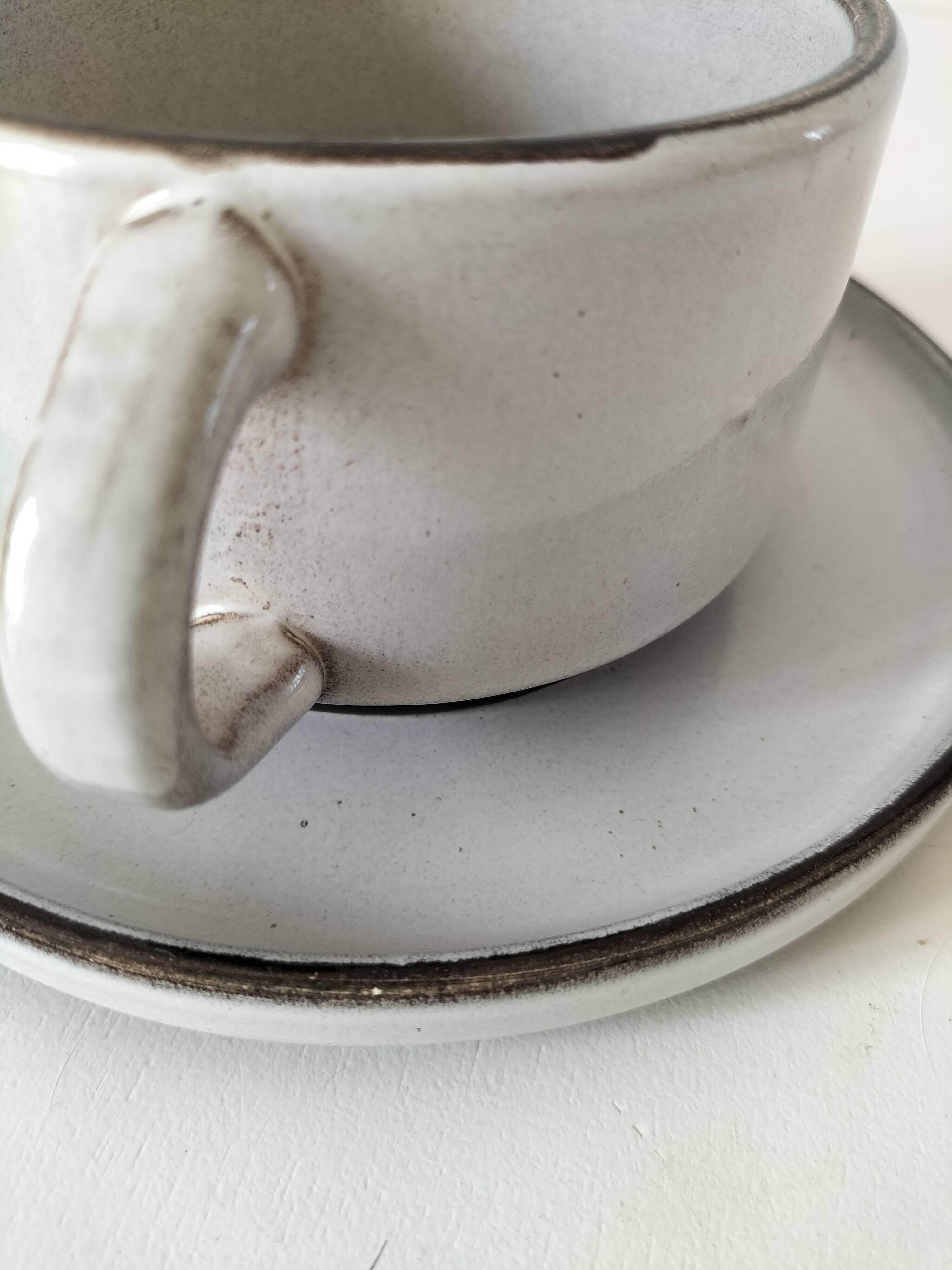 Two-tone stoneware breakfast mug