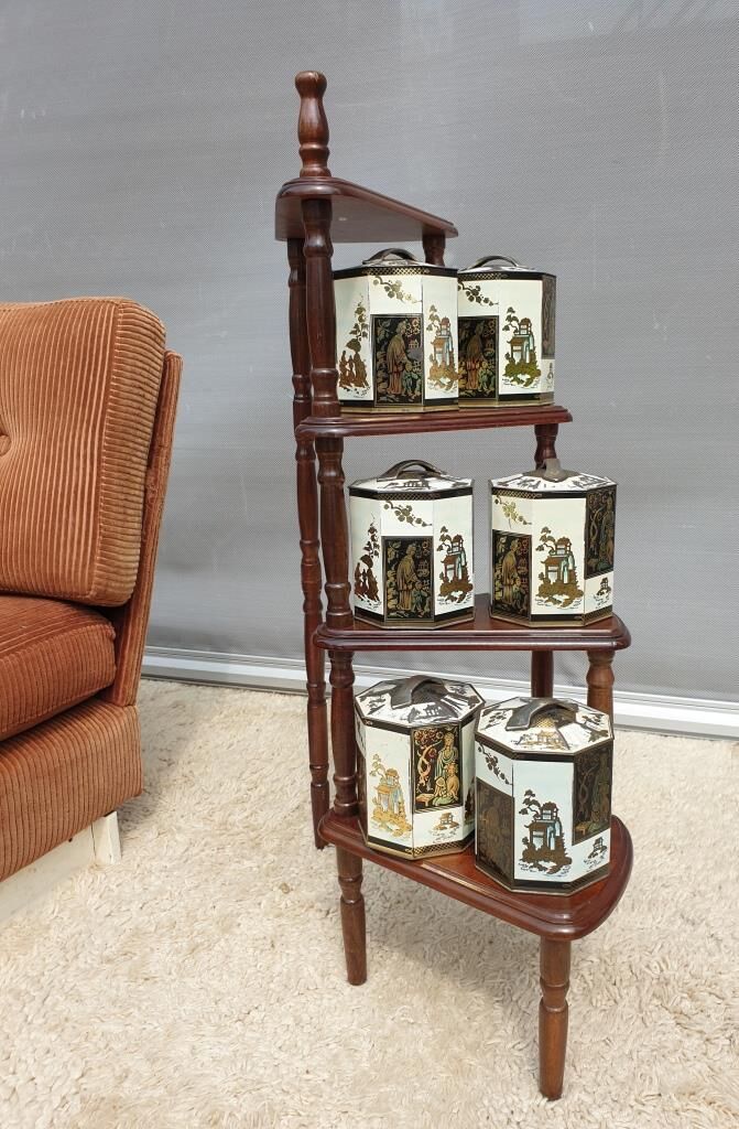 Display 4 spiral shelves