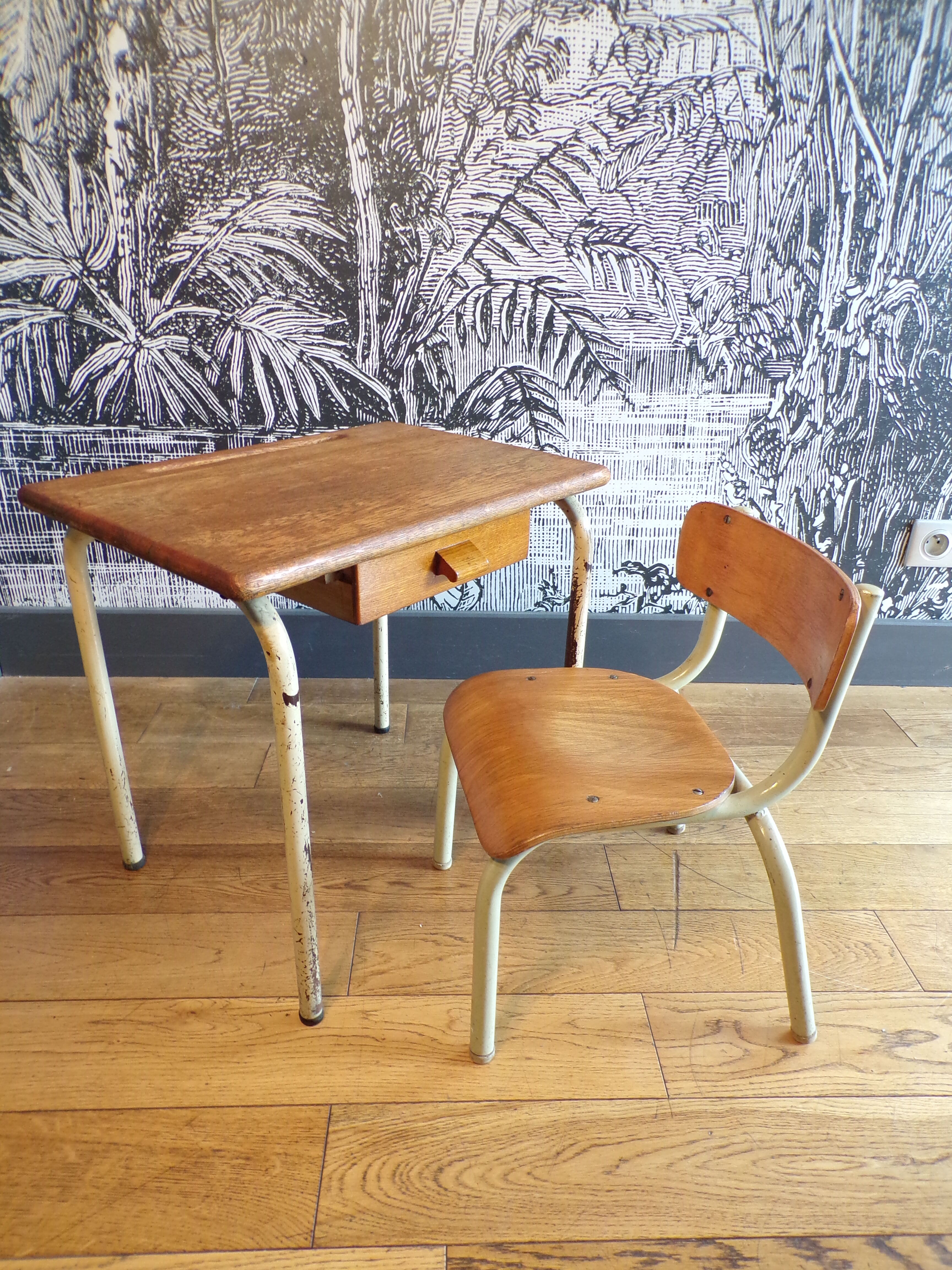 Mullca child chair and desk