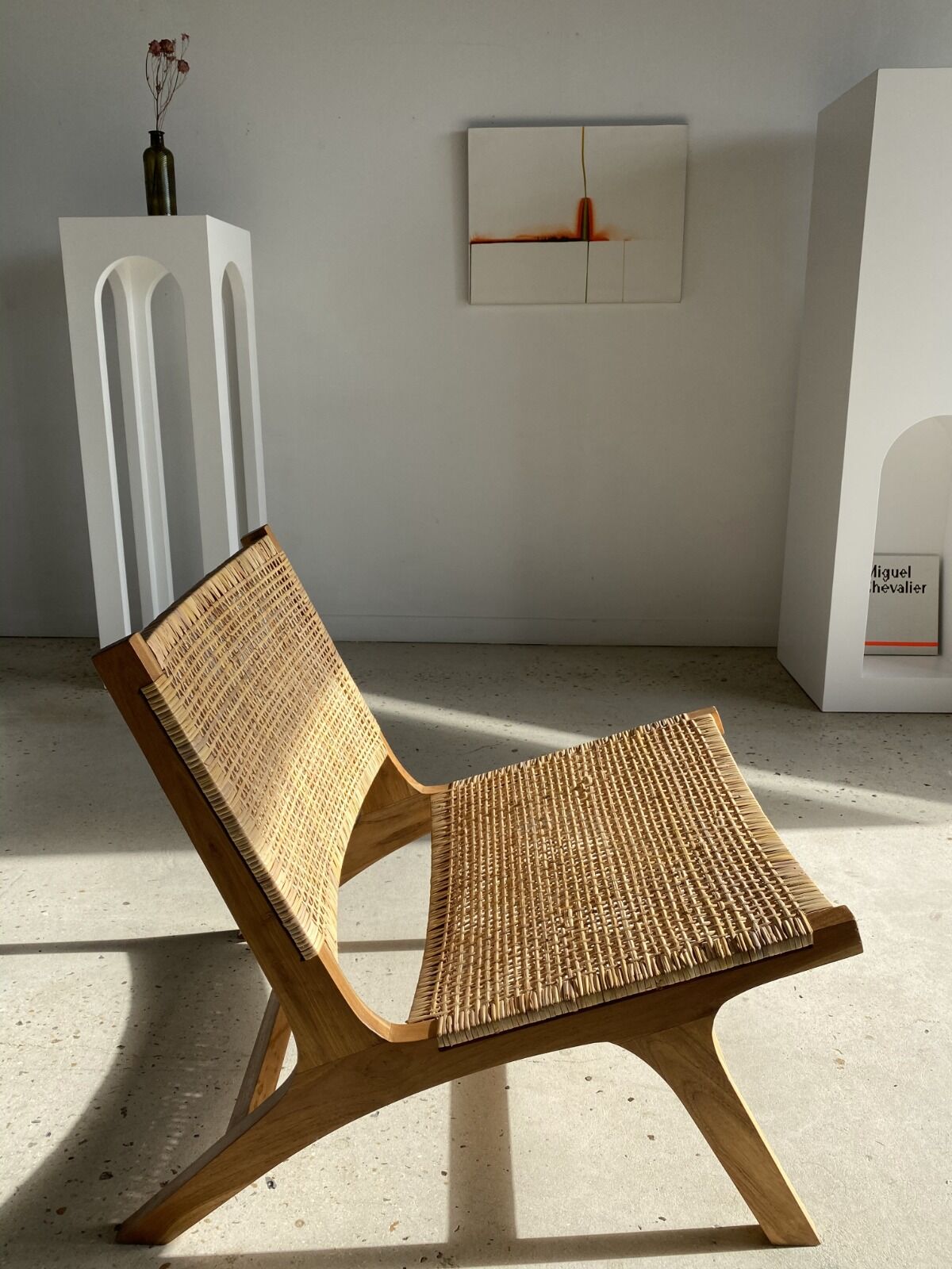 Reclining armchair in natural wood and woven rattan