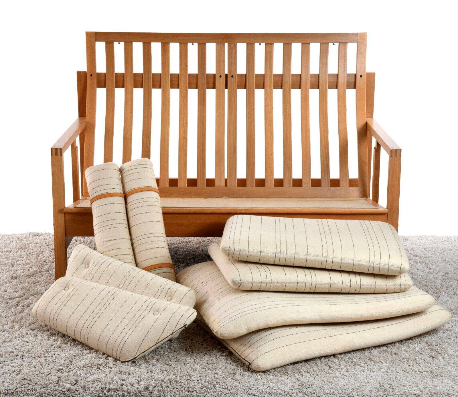 Very beautiful and elegant vintage 2-seater sofa design by Børge Mogensen