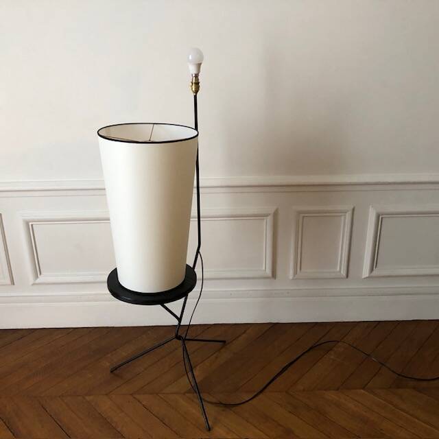 Tripod floor lamp with shelf