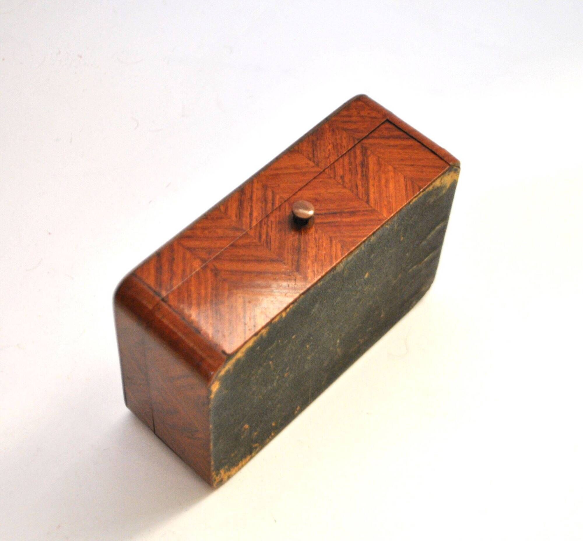 Antique box with marquetry wood, clover decoration, 7 x 11 cm.