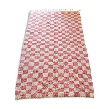 Pink and white Beni Ouarain checkered Berber rug in wool