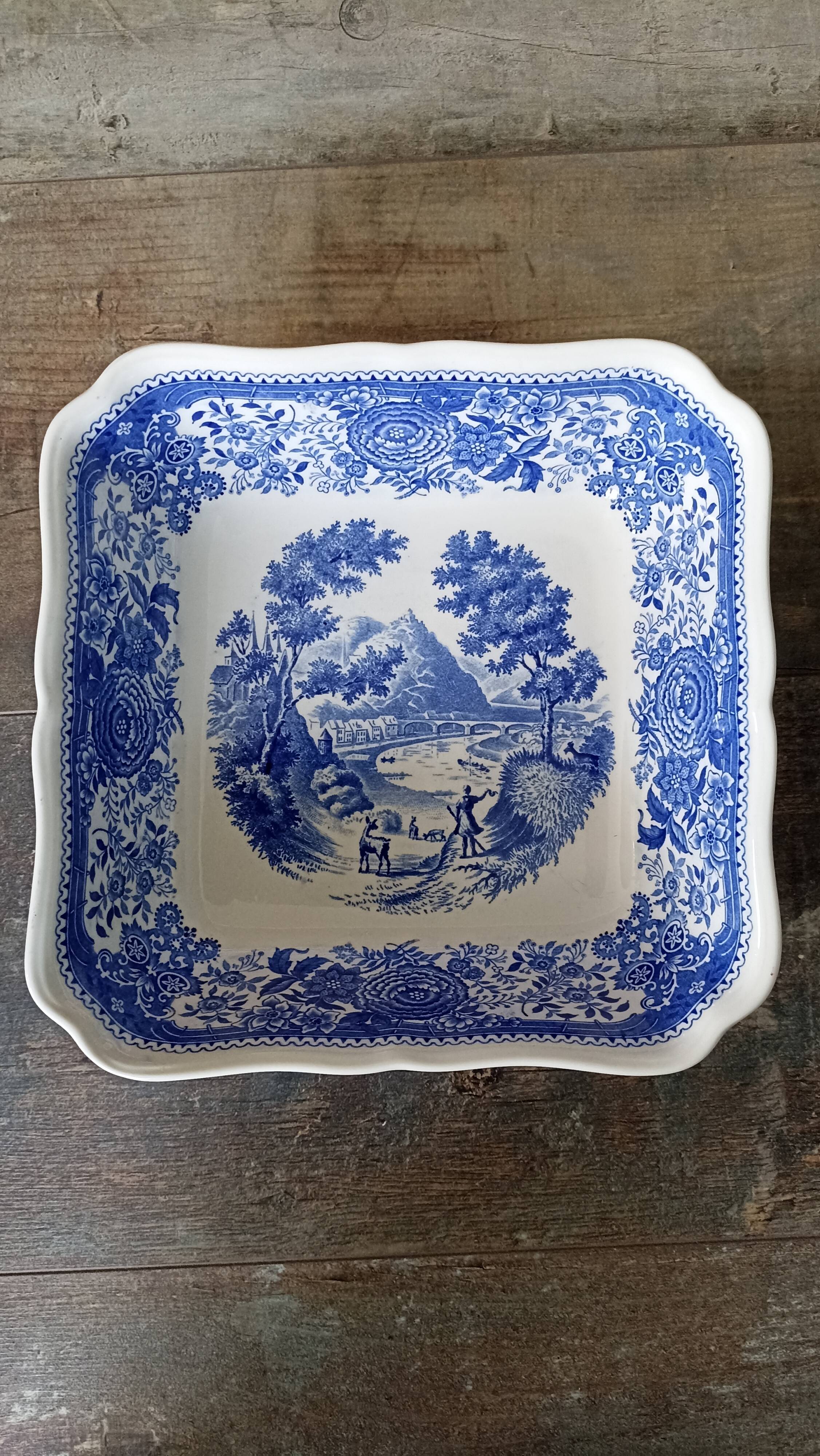 Villeroy and Boch square dish