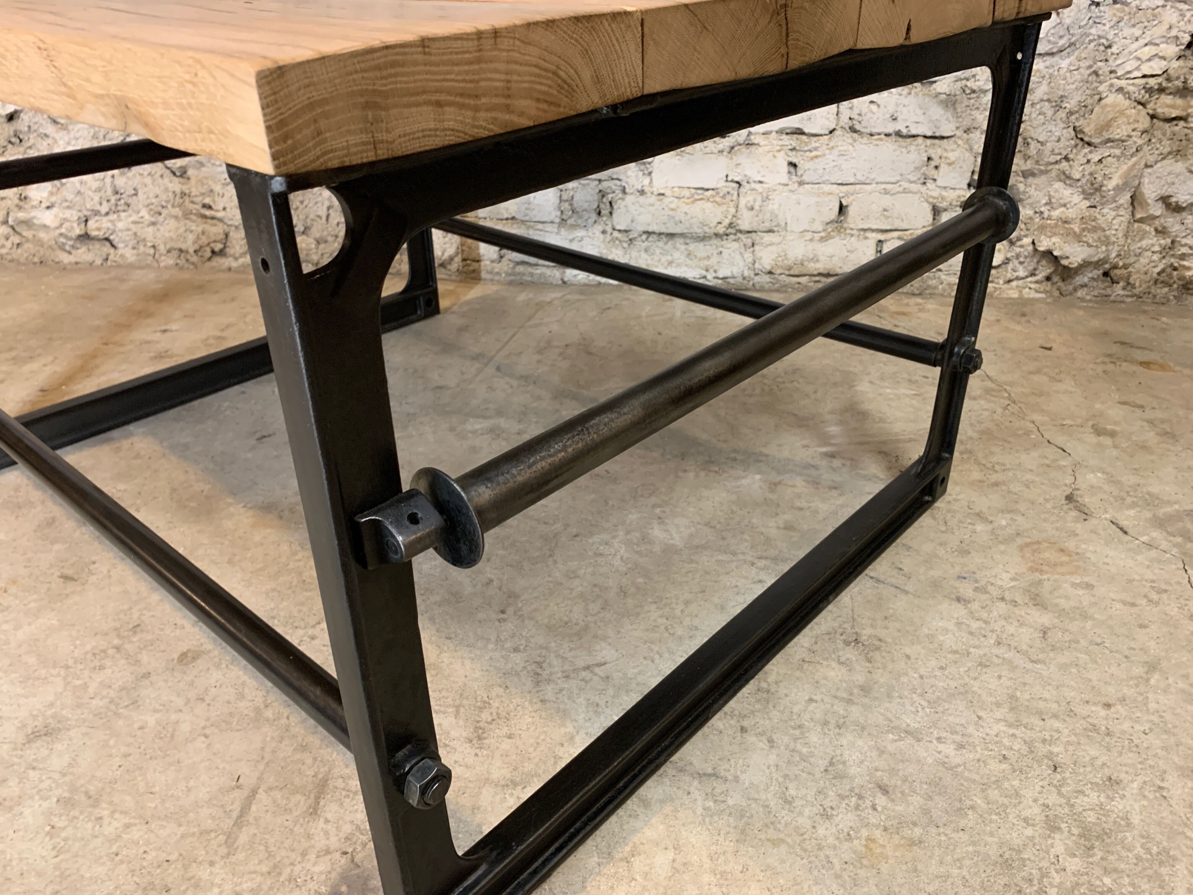 Oak coffee table and machine foot tool singer simanco 1920