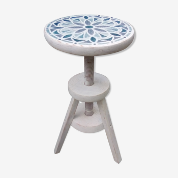 Adjustable screw stool