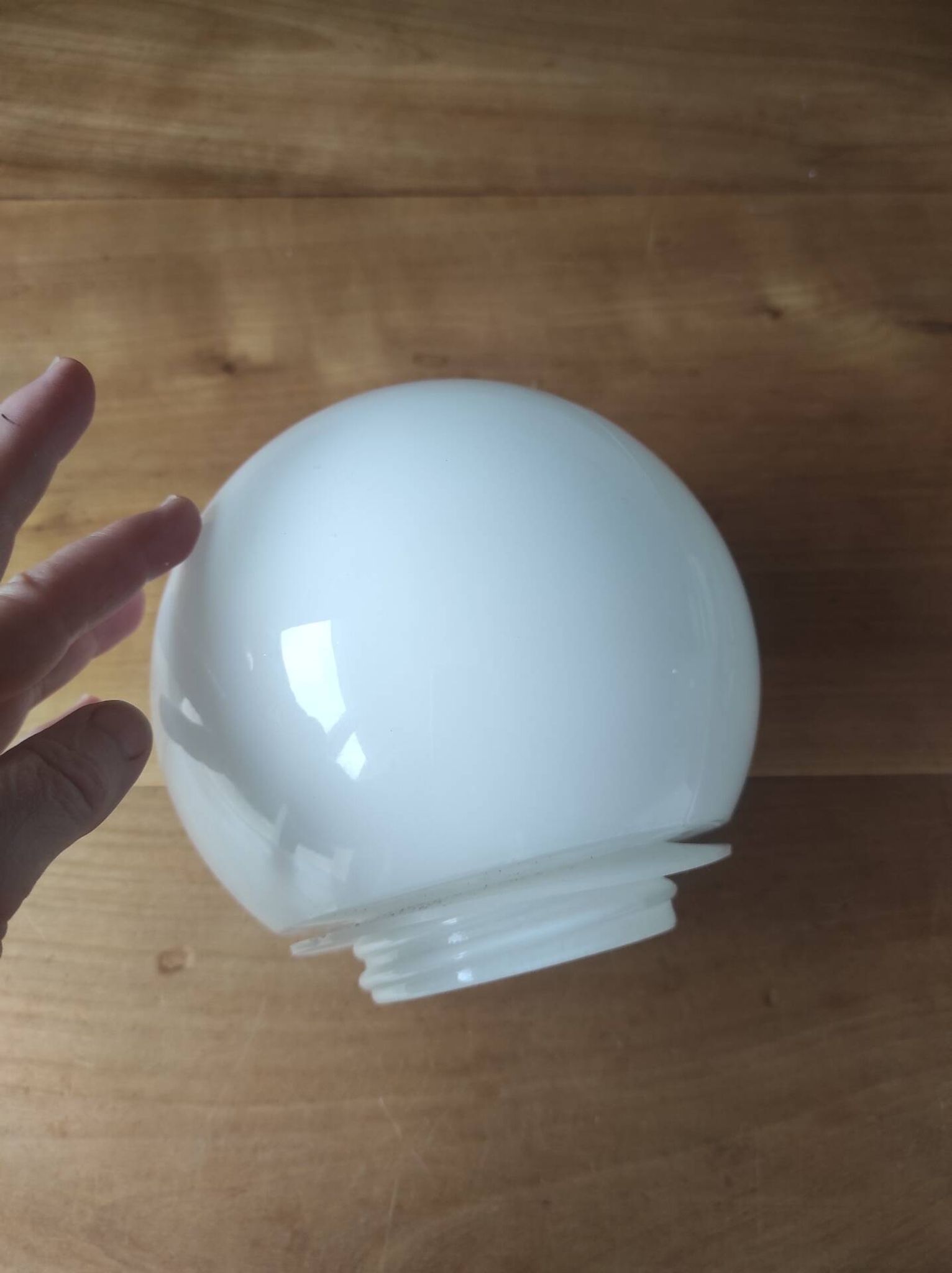 Globe de lampe en opaline moulé diamètre 16 cm