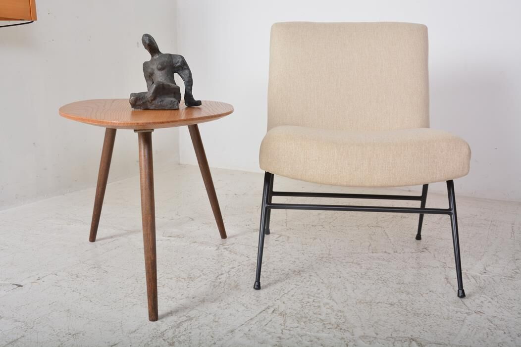 Tripod coffee table dating from the 60s