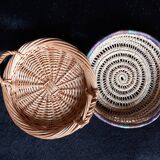 2 small wicker baskets/trays