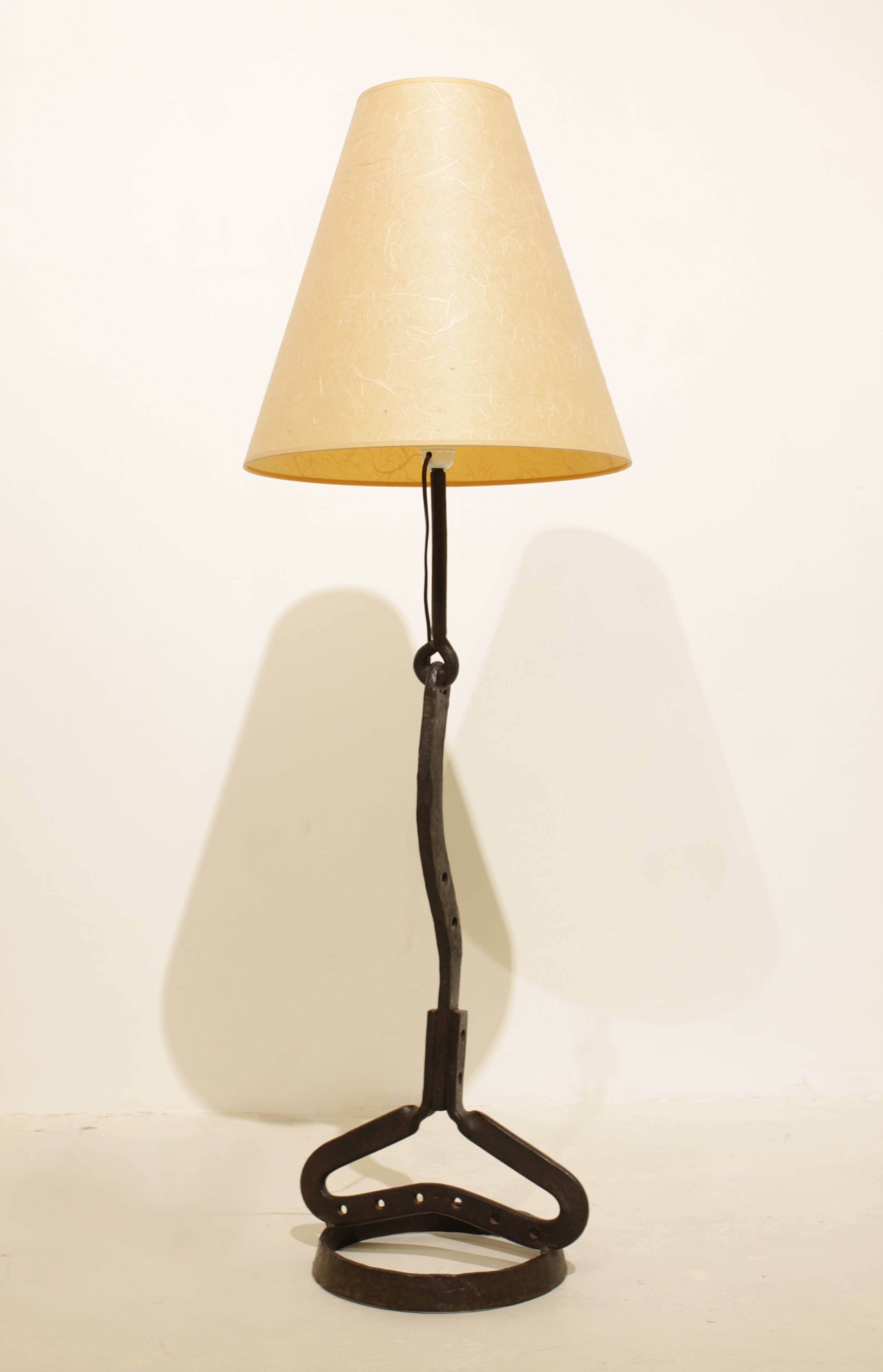 Lampadaire en fer forgé attribué à Léopold Gest