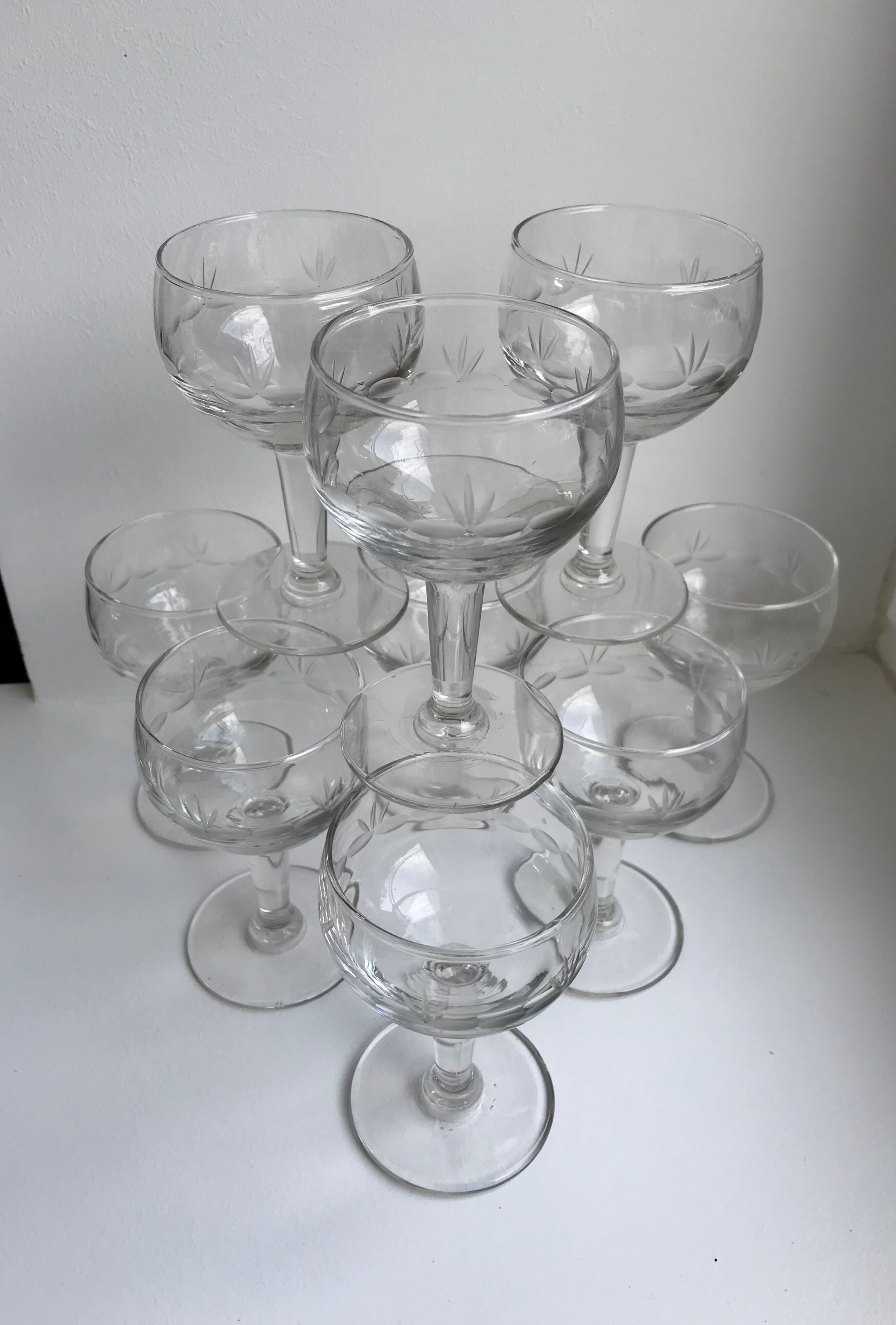 Set of 8 crystal wine glasses engraved 40-50s