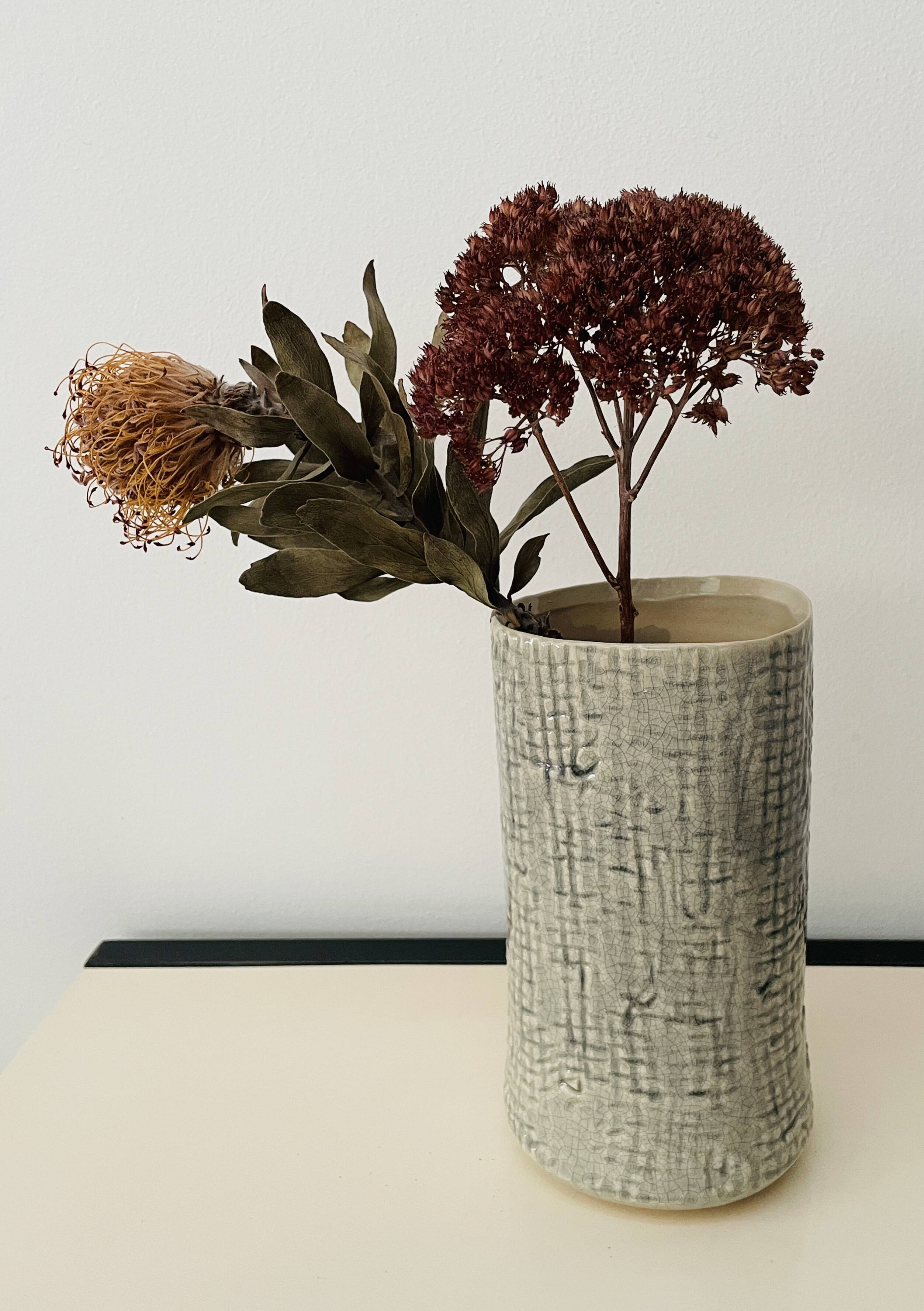 Textured artisanal vase – wabi-sabi / japandi ceramic