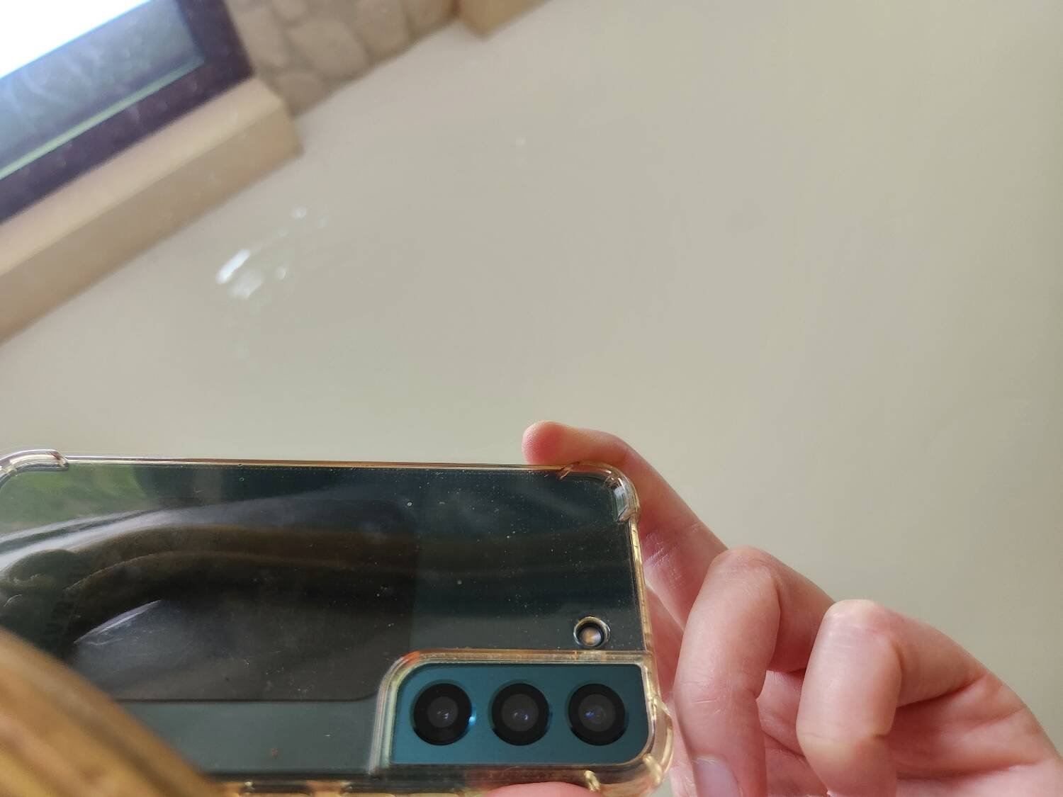Crested mirror