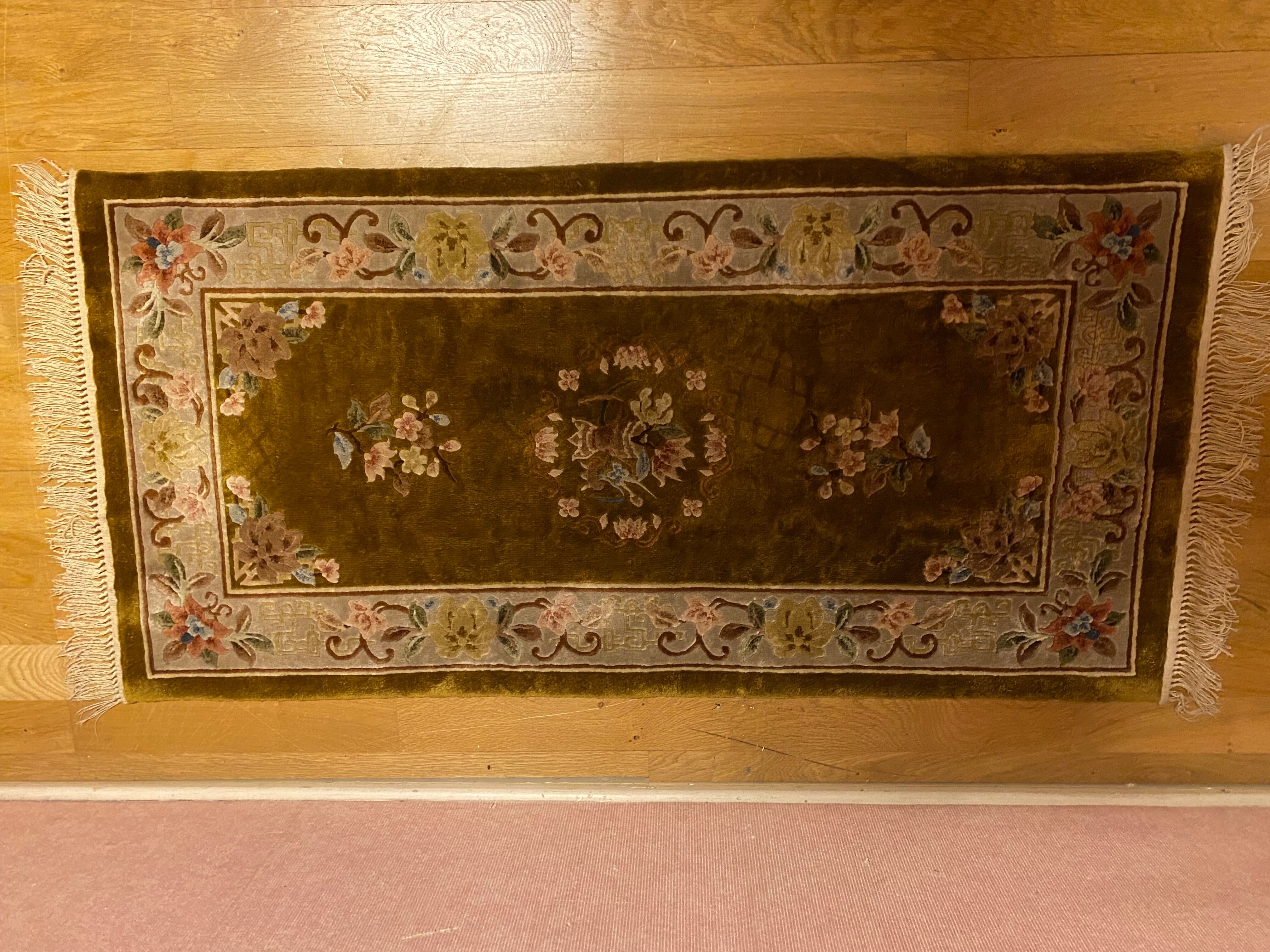 Chinese silk carpet, 124 cm x 62 cm