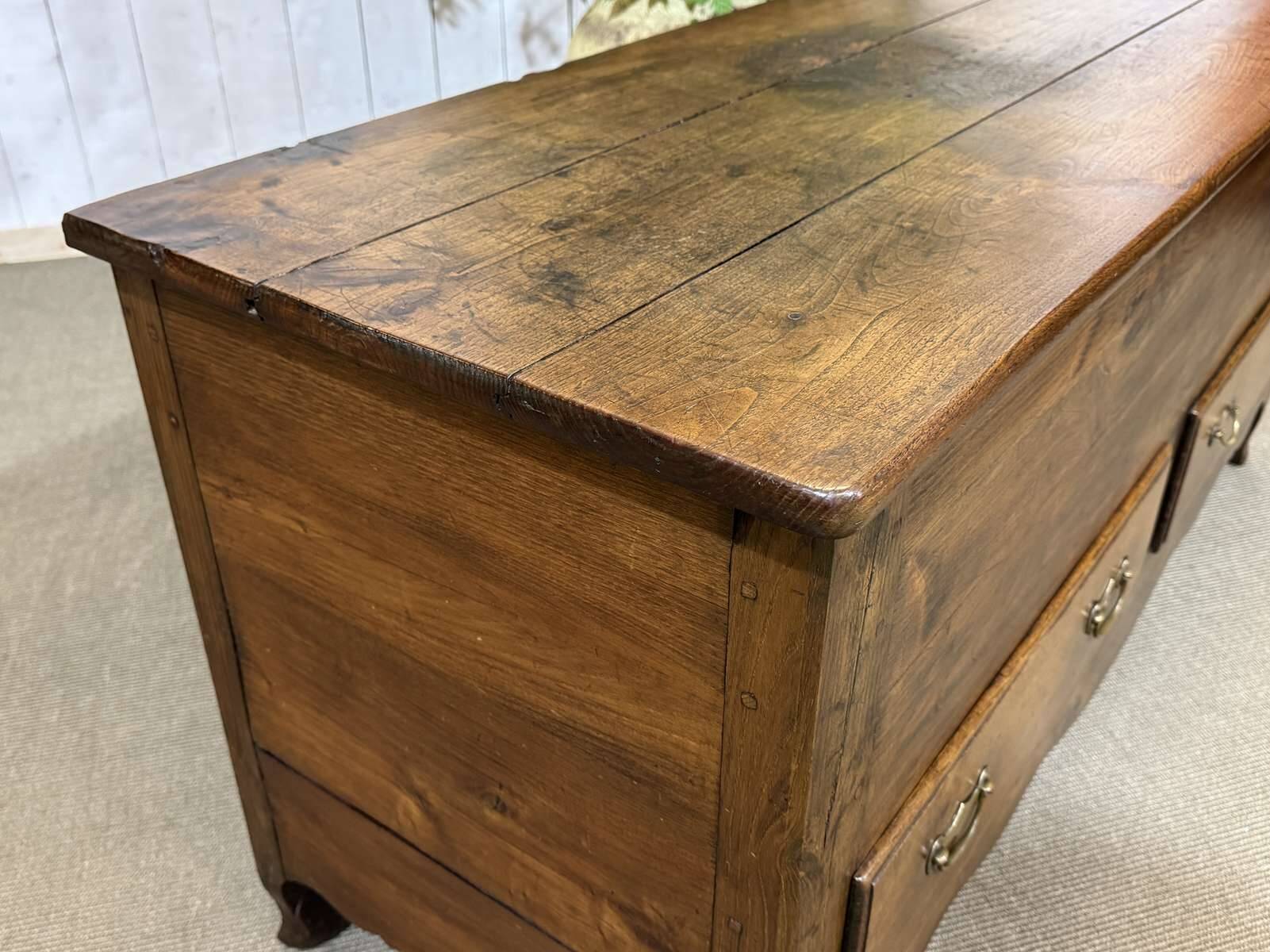 Louis XV 19th-century chest in chestnut with 2 drawers.